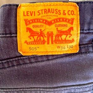 Nice Levi’s 505 relaxed blue pants denim style soft material.